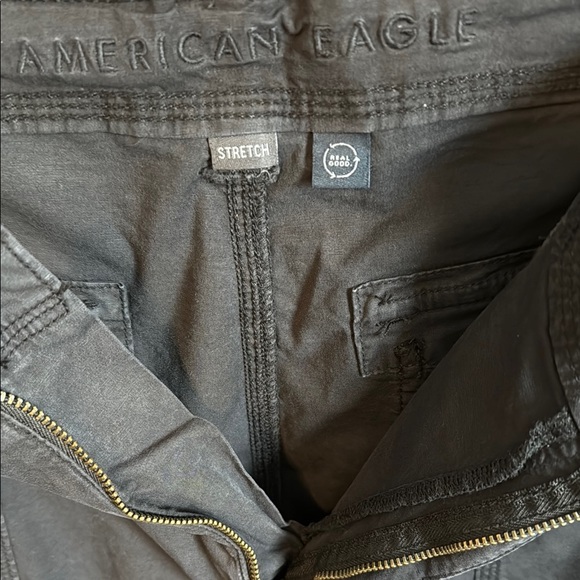 American Eagle Women’s grayish black cargo pants - Picture 2 of 4